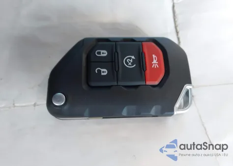 2020 Jeep Wrangler Unlimited Sahara 4X4 z USA, uszkodzony, nr VIN 1C4HJXEG1LW327720